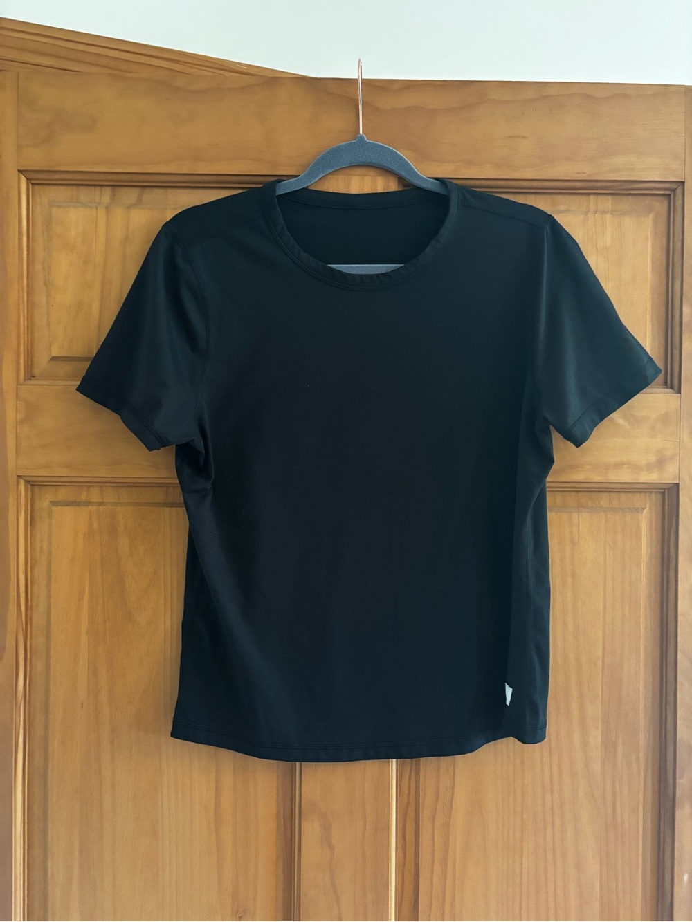 Vuori Black Short Sleeve Crew Neck Tee - Women’s